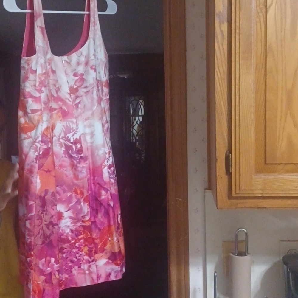 BEAUTIFUL DRESS! - Picture 2 of 3